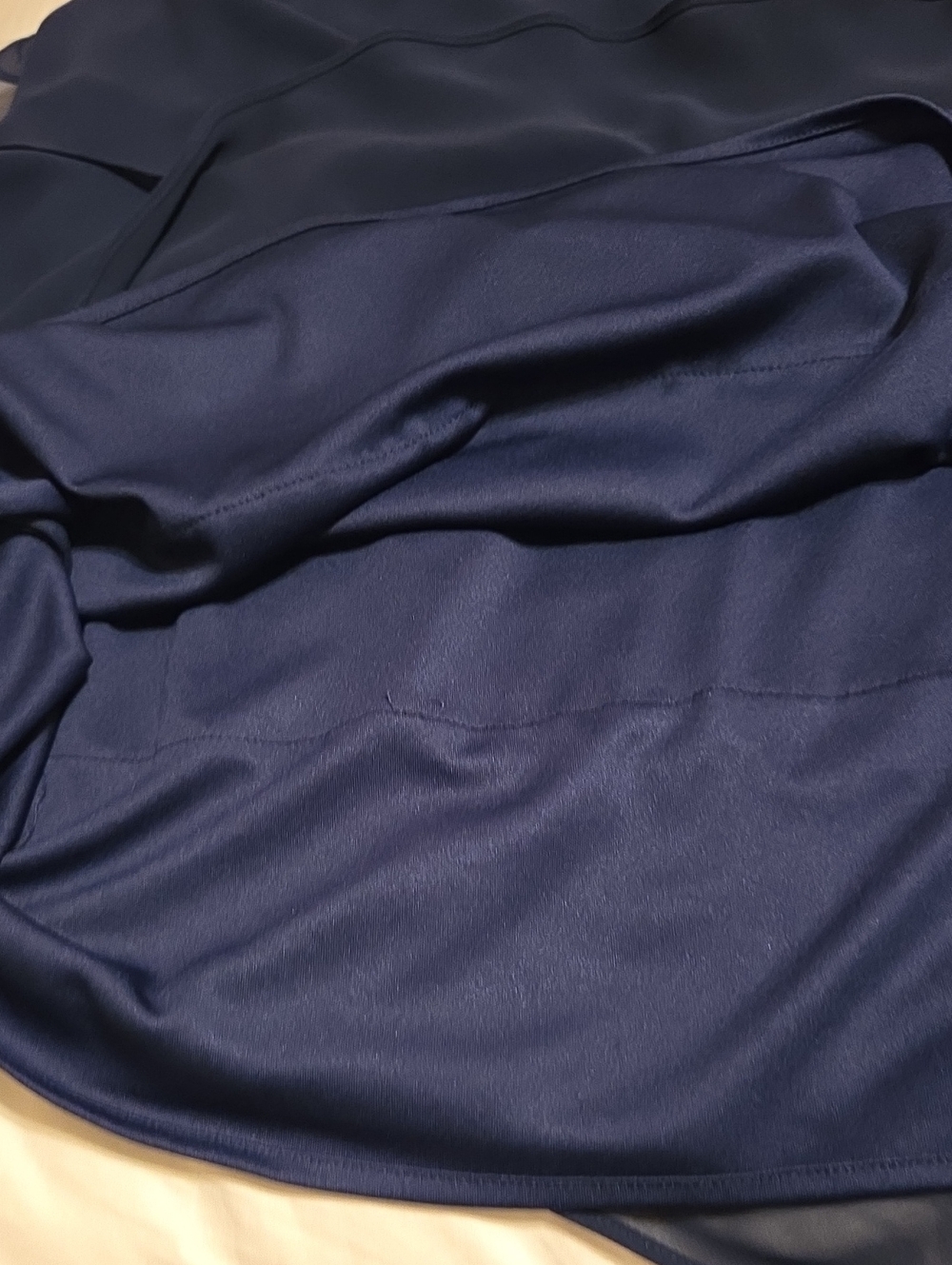 SEQUINS & RUFFLES - Picture 9 of 9